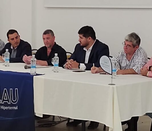 El reconocido hidrosommelier Horacio Bustos, destacó las bondades del agua mineral Palau y aseguró que será una gran competidora en el mercado internacional.