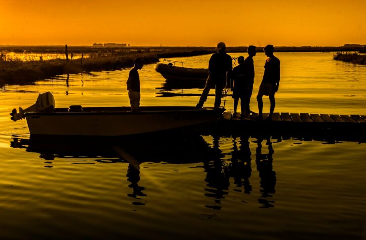 Saladillo rema en la laguna Indio Muerto