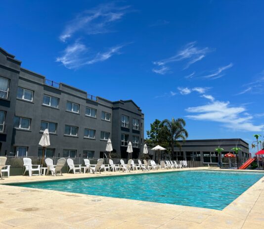 El hotel ícono en la zona de Funes cumple y celebra su 10° Aniversario