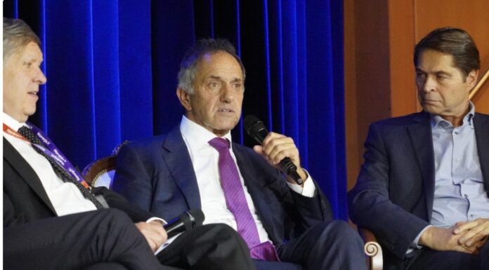 Scioli participó en el primer summit de la industria de parques de diversiones