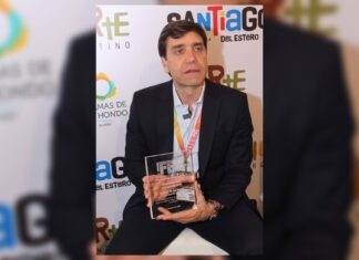 Mukdise cruzó a Scioli en la FIT mientras visitaba el stand de Santiago: “Sos la peor gestión de turismo de la historia”